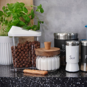 Pojemnik na artykuły sypkie Hugo 1,5L biały Pojemnik na artykuły sypkie Hugo 1,5L biały